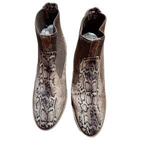 Women's short boots size brown leopard print brand Boutique